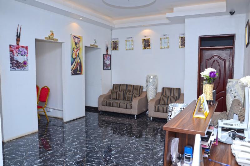 Dianwill Hotel Entebbe Exterior foto